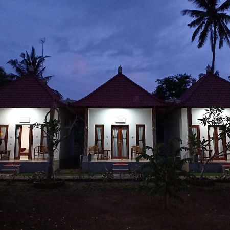 Santhi Guna Bungalow Toyapakeh Exteriér fotografie
